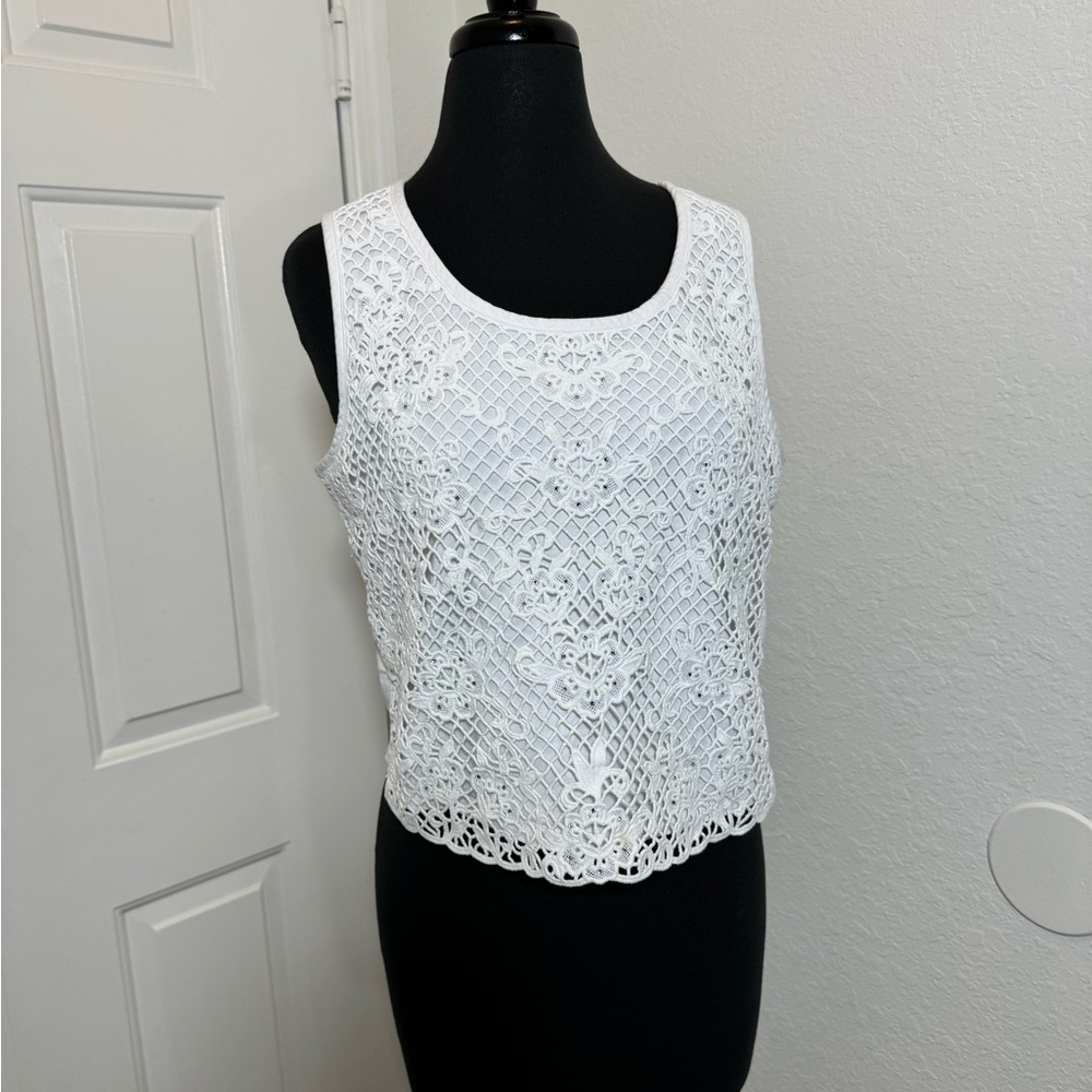 Elegant White Lace Sleeveless Top